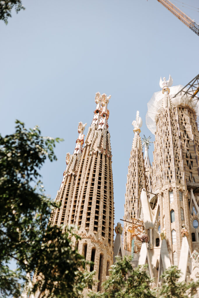 wieża sagrada familia, atrakcje w barcelonie, śladami gaudiego w barcelonie, co zobaczyć w barcelonie