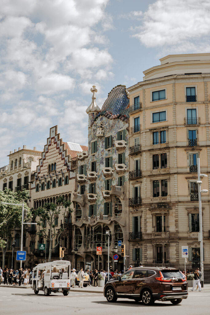 casa batillo, atrakcje w barcelonie, śladami gaudiego w barcelonie, co zobaczyć w barcelonie, ulice barcelony