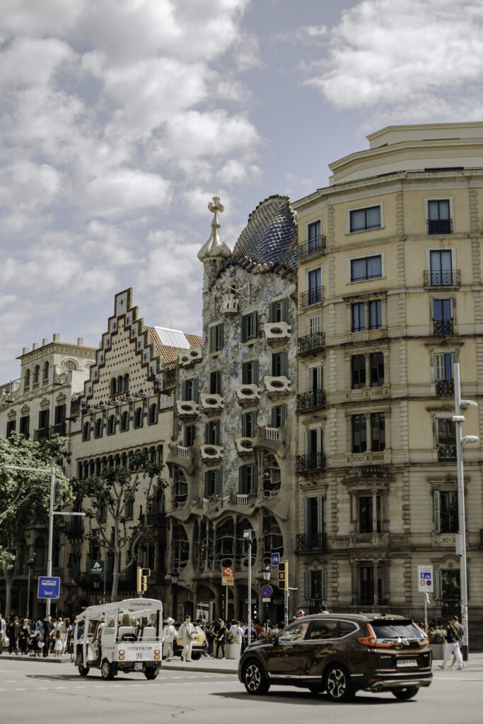 casa batillo, atrakcje w barcelonie, śladami gaudiego w barcelonie, co zobaczyć w barcelonie, ulice barcelony